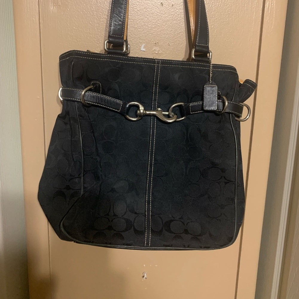 EUC RARE vintage bucket bag Coach Black and tan. Silver hardware, footed bottom.